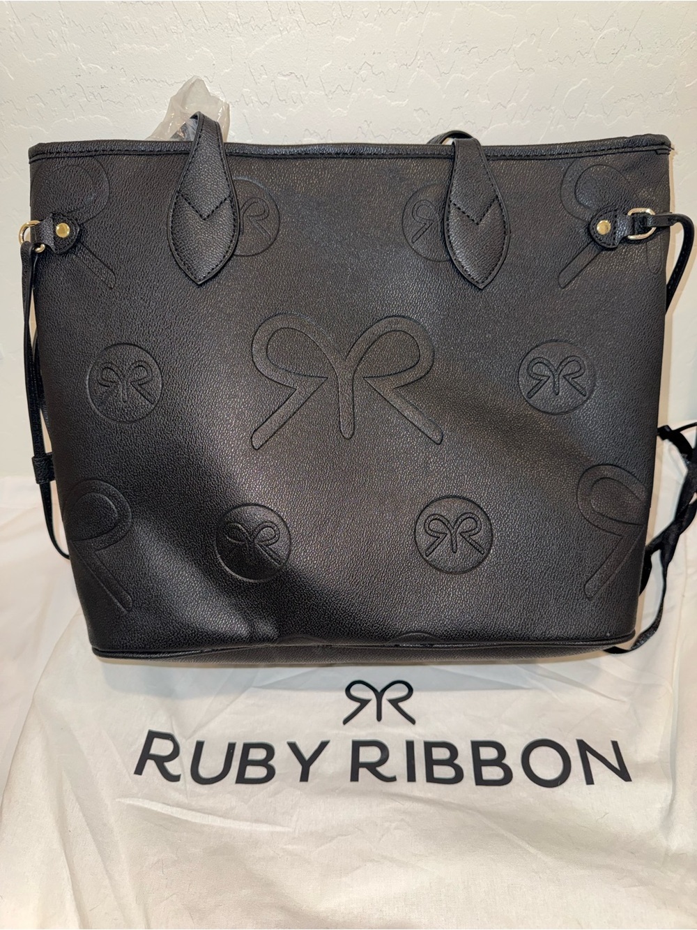 RUBY RIBBON Classic Black Tote Bag with Embossed Bow Detail - NEW WITH TAGS - Picture 10 of 12